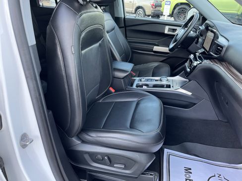 Used 2022 Ford Explorer Limited AWD/4WD image 3