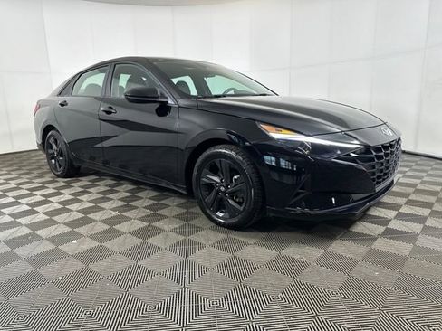Used 2023 Hyundai Elantra SEL image 2