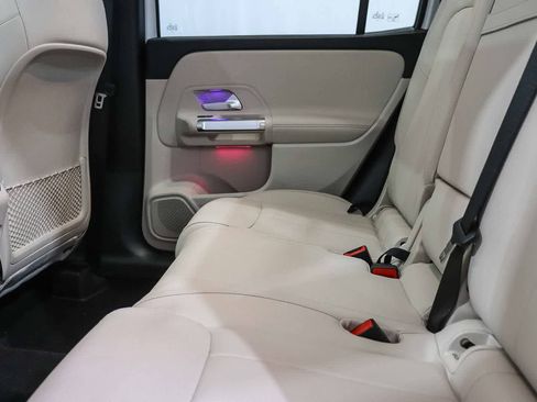 Used 2023 Mercedes-Benz GLB 250 image 19