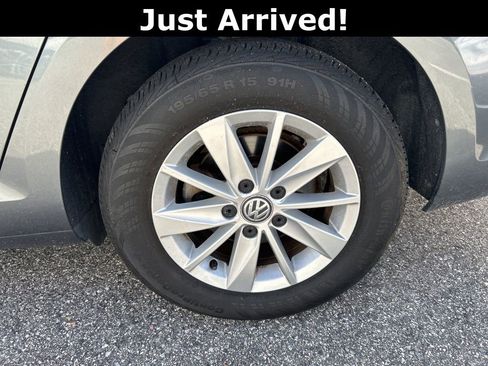 Used 2017 Volkswagen Golf S image 5
