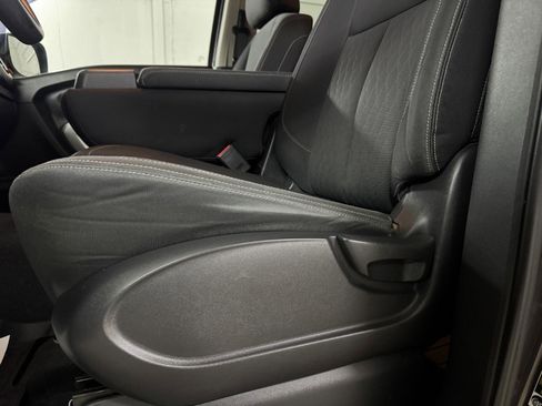 Used 2017 Nissan Titan SV image 57