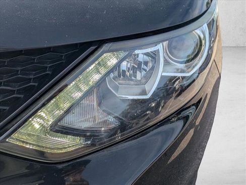 Used 2018 Nissan Rogue Sport SV image 12