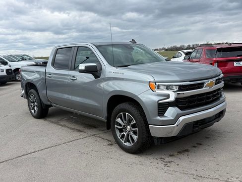 Used 2024 Chevrolet Silverado 1500 LT image 2