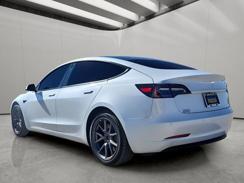 Used 2022 Tesla Model 3 Standard Range image 3