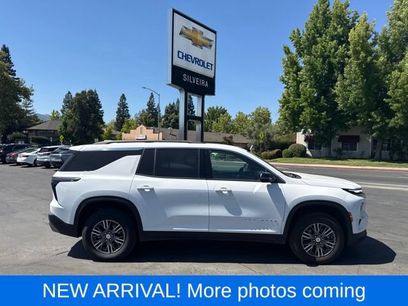 Used 2025 Chevrolet Traverse LT