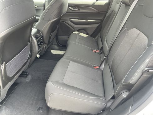 New 2025 Jeep Grand Cherokee Laredo X w/ Luxury Tech Group I image 19