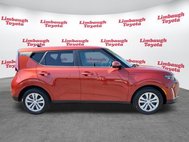 Used 2024 Kia Soul LX FWD image 2