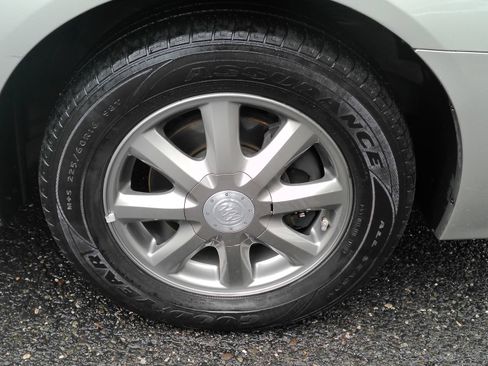 Used 2007 Buick LaCrosse CXL w/ Chromed Appearance Package FWD image 31