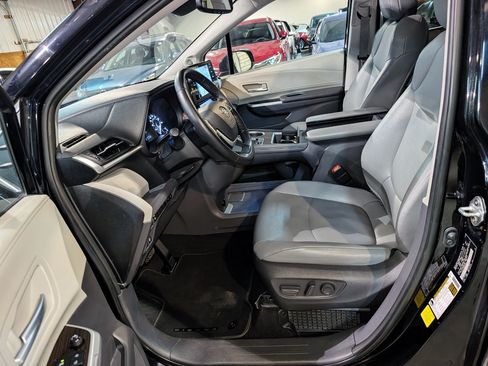 Used 2021 Toyota Sienna XLE w/ XLE Plus Package FWD image 16