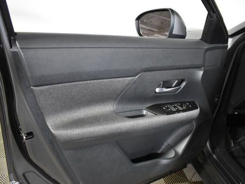 Used 2025 Nissan Kicks SV AWD/4WD image 7