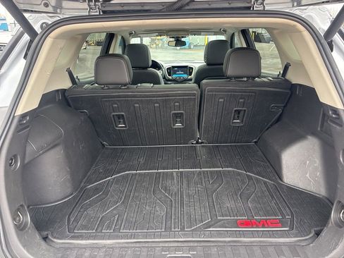 Used 2024 GMC Terrain Denali w/ Denali Premium Package image 12