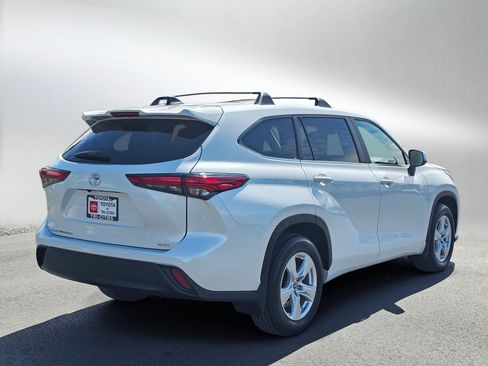 Used 2023 Toyota Highlander L image 5