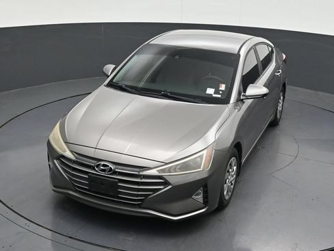 Used 2020 Hyundai Elantra SE FWD image 22