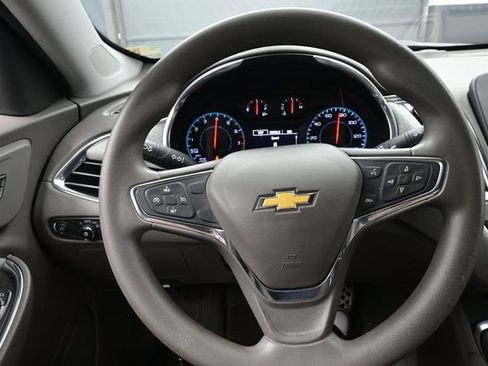 Used 2017 Chevrolet Malibu LT FWD image 8