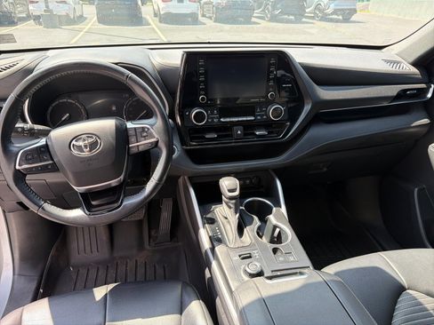 Used 2021 Toyota Highlander XSE AWD/4WD image 8