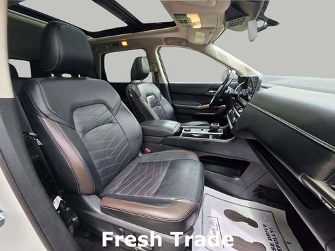 Used 2023 Nissan Pathfinder Platinum w/ Lighting Package (N93) AWD/4WD image 12