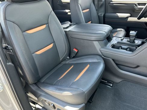 Used 2025 GMC Sierra 1500 AT4 w/ Technology Package AWD/4WD image 27