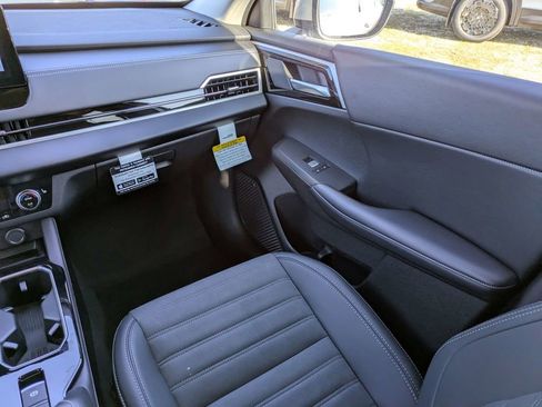 New 2026 Mitsubishi Outlander SE image 18