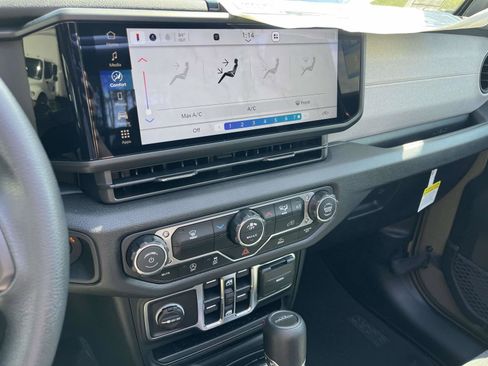 New 2026 Jeep Gladiator Sport image 12