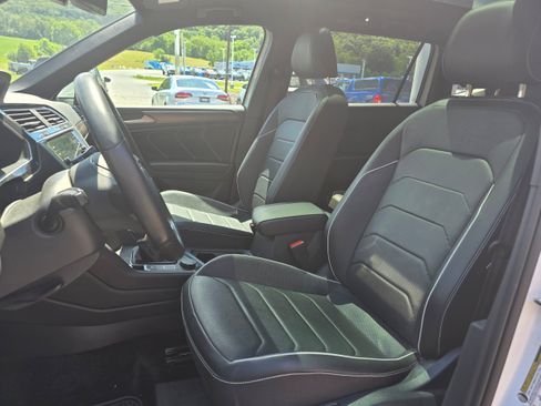 Used 2024 Volkswagen Tiguan SEL R-Line AWD/4WD image 10