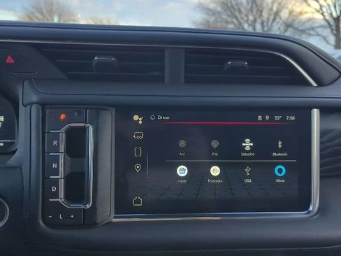 Used 2024 GMC Yukon XL Denali image 6