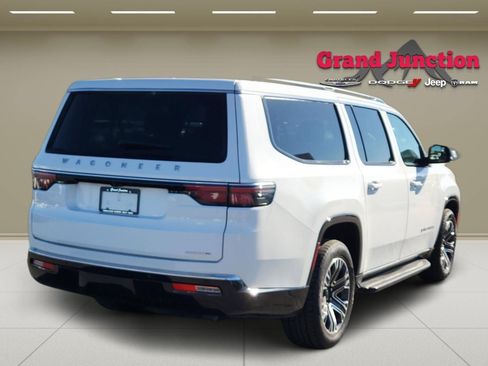 Used 2024 Jeep Wagoneer L Series II w/ Flexible Seating Group AWD/4WD image 4