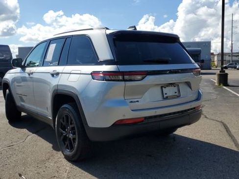 Certified 2024 Jeep Grand Cherokee Altitude image 4