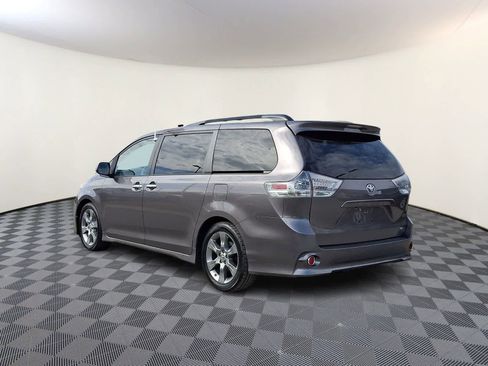 Used 2014 Toyota Sienna SE image 8