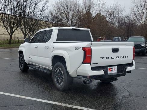 Used 2025 Toyota Tacoma TRD Sport image 3