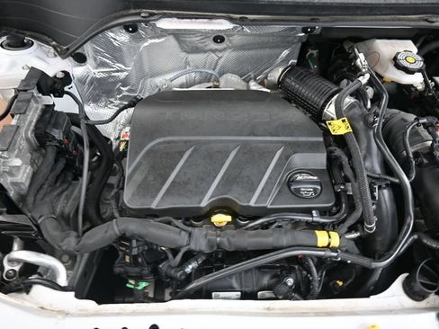 Used 2025 Chevrolet Trax ACTIV FWD image 16