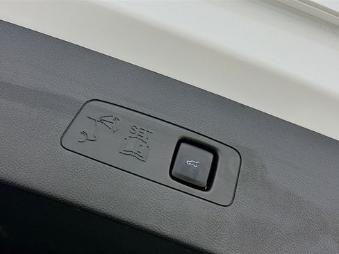 Used 2023 Lincoln Corsair Standard image 31