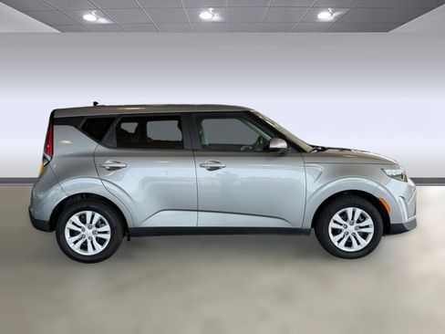 Used 2023 Kia Soul LX FWD image 8