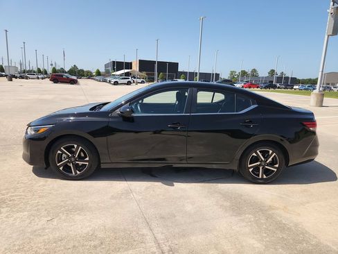 Used 2025 Nissan Sentra SV FWD image 8
