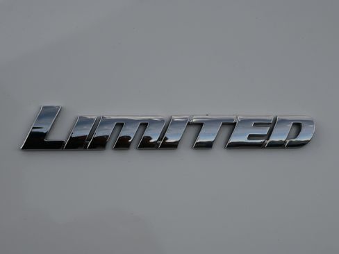 Used 2019 Toyota Tacoma Limited image 37