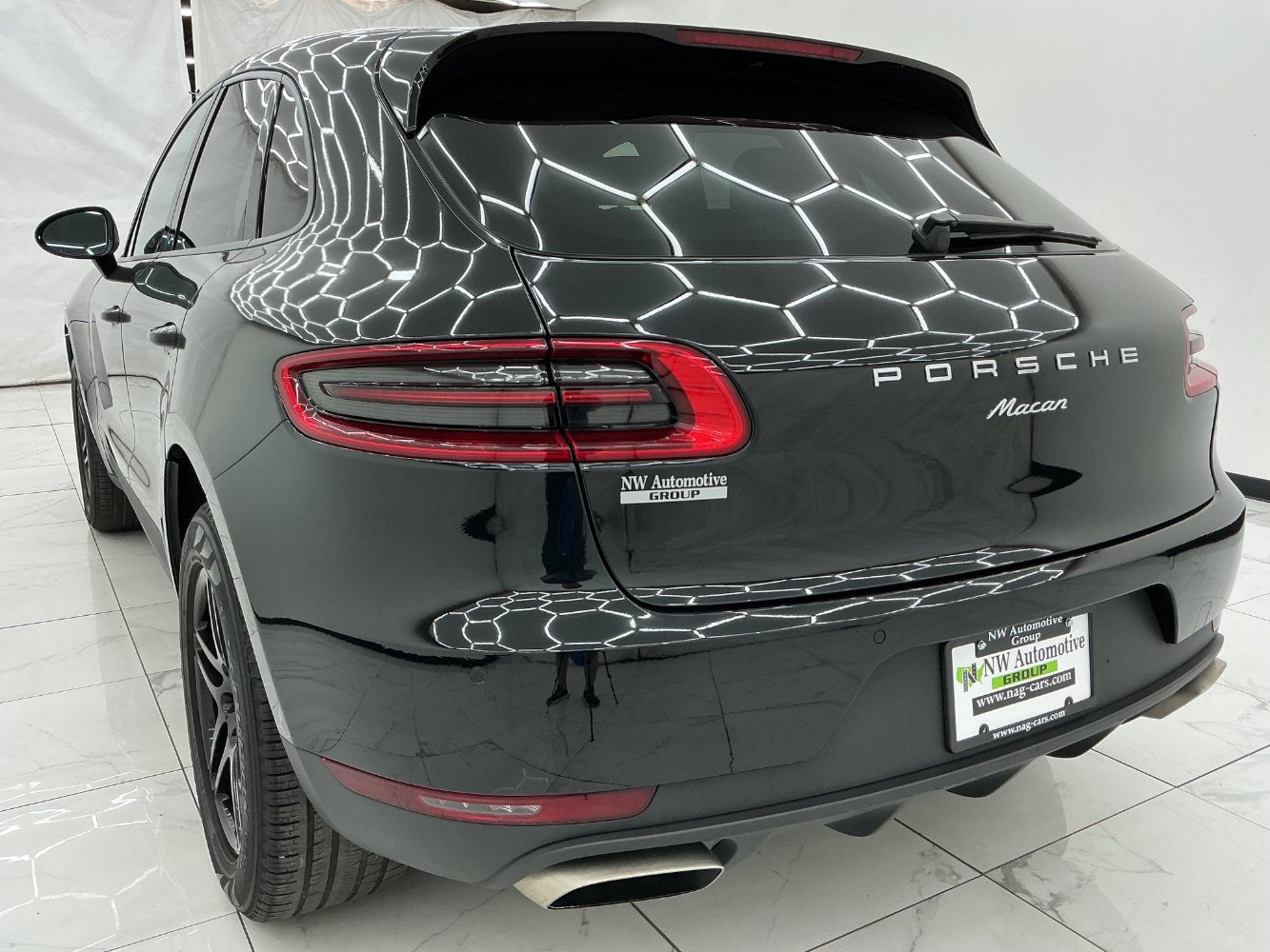 Used 2018 Porsche Macan AWD/4WD image 9