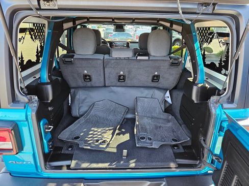 Used 2024 Jeep Wrangler Unlimited AWD/4WD image 12