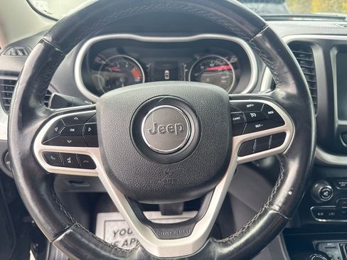 Used 2018 Jeep Cherokee Latitude Plus w/ Comfort/Convenience Group AWD/4WD image 15