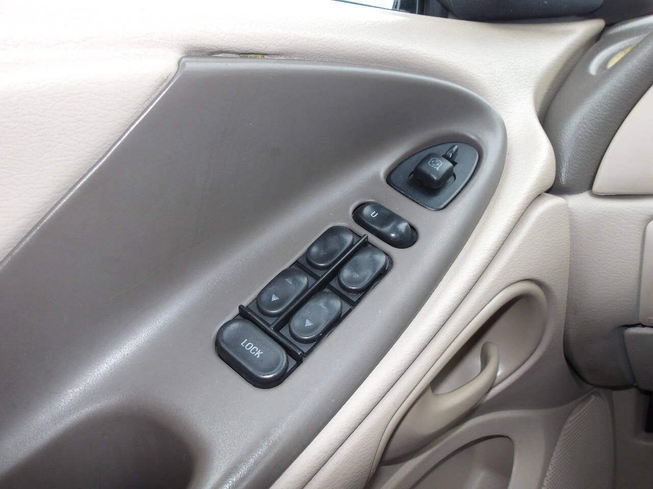 Used 2003 Ford Mustang Convertible RWD image 15