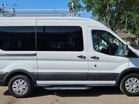 Used 2017 Ford Transit 150 XLT image 4
