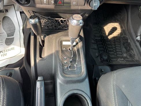 Used 2017 Jeep Wrangler Unlimited Sahara w/ Connectivity Group image 32