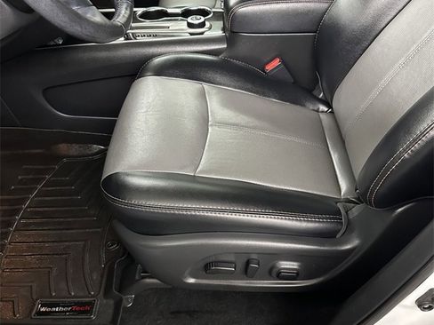 Used 2020 Nissan Pathfinder SL image 14