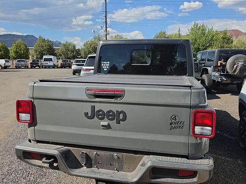 Used 2023 Jeep Gladiator Sport AWD/4WD image 3