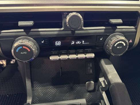 Used 2025 Toyota Tacoma TRD Sport image 15