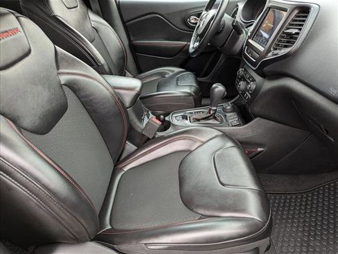 Used 2020 Jeep Cherokee Trailhawk image 21