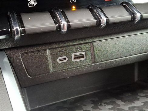 Used 2023 Chevrolet Colorado LT w/ LT Convenience Package II image 25