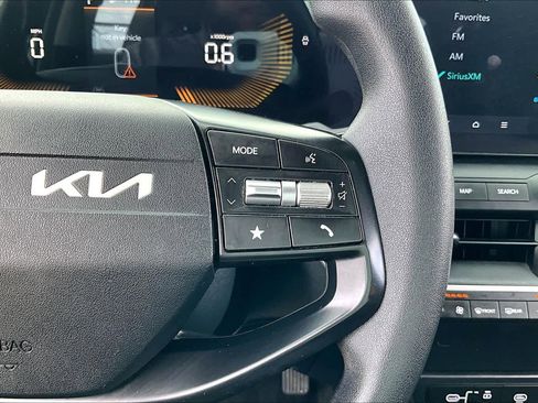 Used 2025 Kia K4 LXS image 22