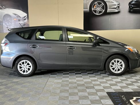 Used 2014 Toyota Prius V Three FWD image 3