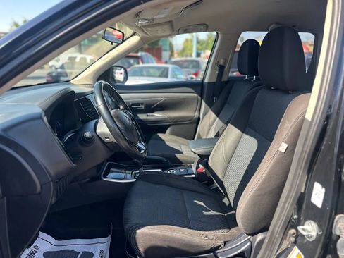 Used 2017 Mitsubishi Outlander ES image 24