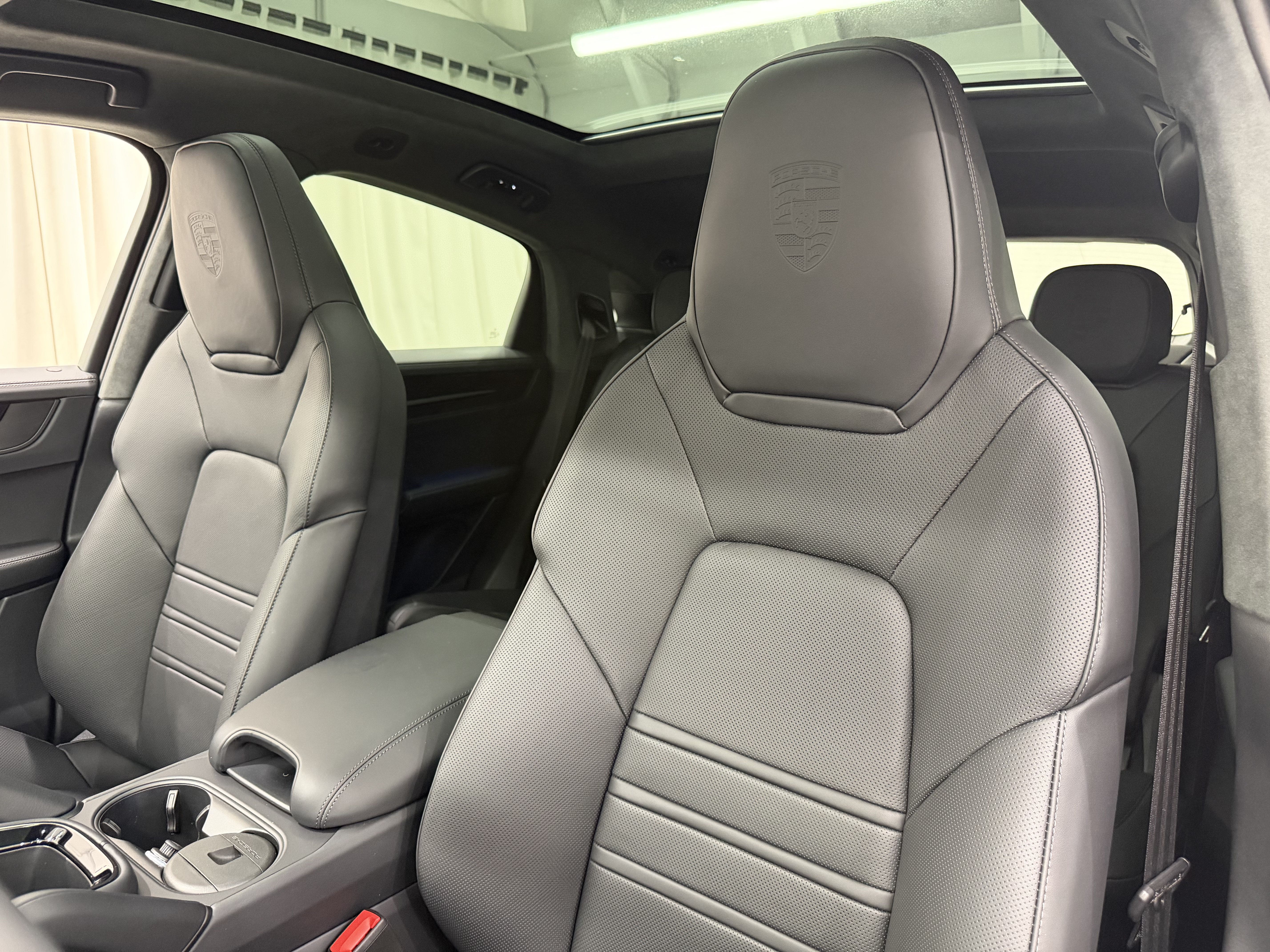 New 2026 Porsche Cayenne GTS AWD/4WD image 37