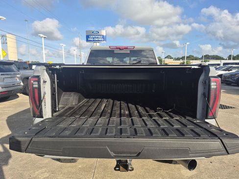 Used 2025 GMC Sierra 2500 AT4 w/ AT4 Premium Plus Package AWD/4WD image 13
